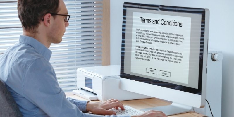 Cách kiểm tra và cập nhật điều khoản thường xuyên
